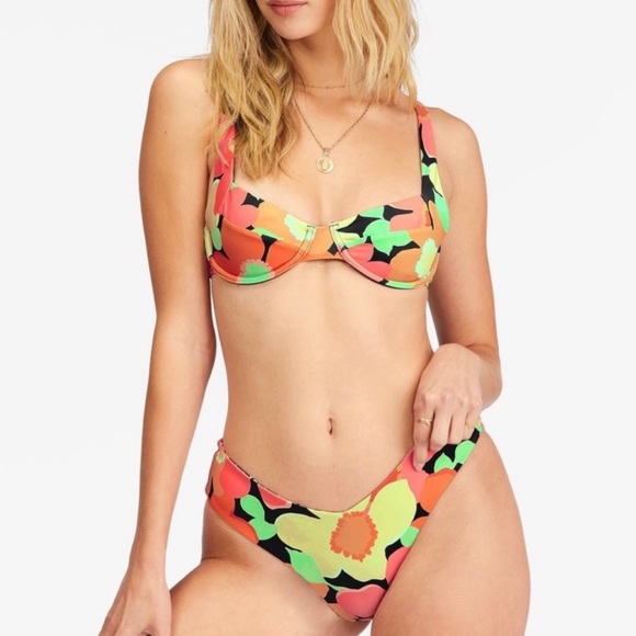π₯π₯BILLABONG - PRETTY DAZE RUBY UNDERWIRE REVERSIBLE FIJI BIKINI SETπ₯π₯ - Picture 2 of 14
